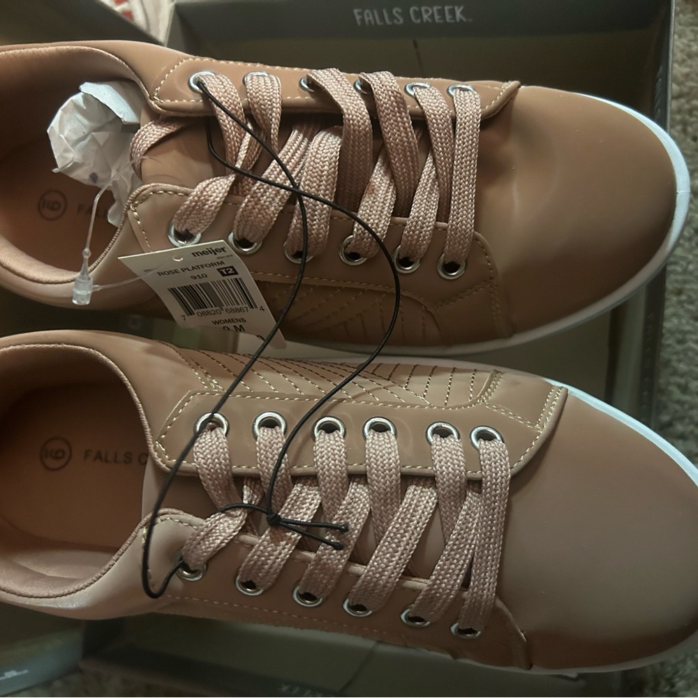 Rosegold Shoes New With Tags size 9 Falls Creek